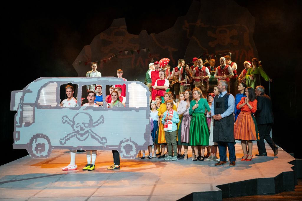 V. Kaiser - Regie: C. Piegger - Salzburger Landestheater - Photos © T.Witzgall