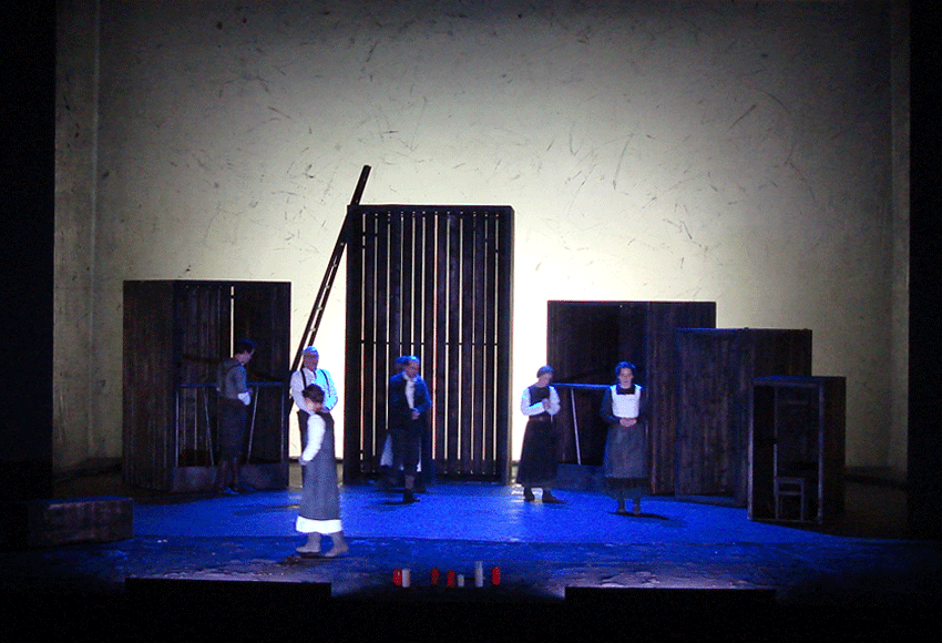 A. M. Schenkel - Buehnenfass.: M. Fanke, D. Happl - Regie: M. Bleiziffer - Theater Regensburg/ Velodrom