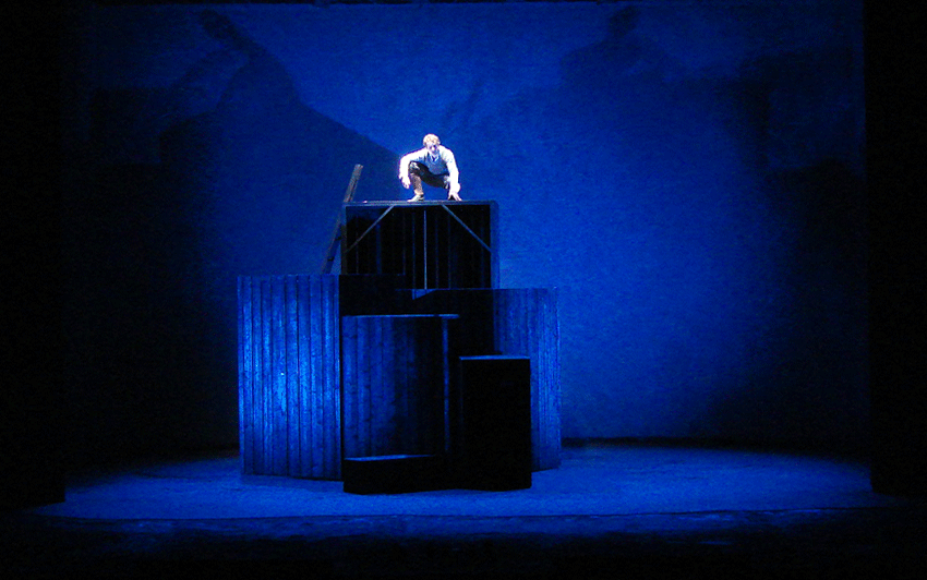 A. M. Schenkel - Buehnenfass.: M. Fanke, D. Happl - Regie: M. Bleiziffer - Theater Regensburg/ Velodrom
