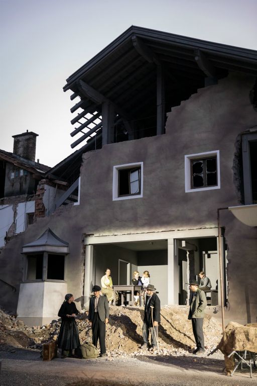 Stage design Homeland for Sale, view 4